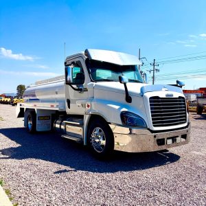 Camión Rabón Pipa de Agua 10,000 lts. Freightliner Cascadia Año 2015 - 3363 K168