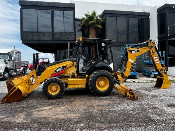 Retroexcavadora Caterpillar 420 E 4x4 Año 2011 - 1344 - Imagen 3