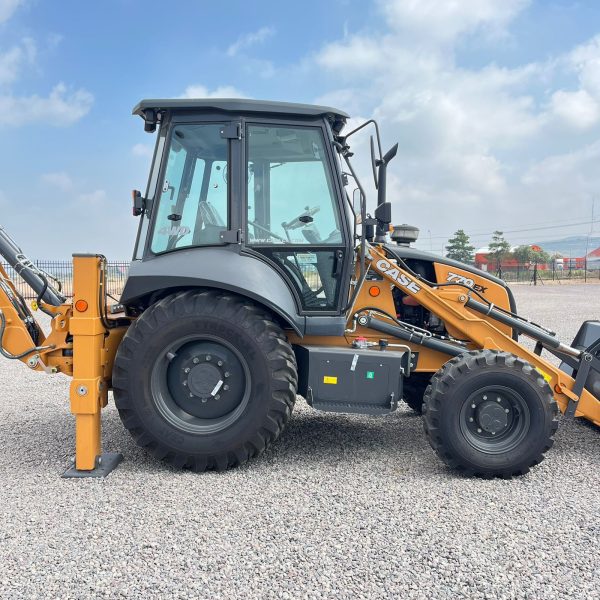 Retroexcavadora Nueva Case 770 EX 4×4 Año 2025 – 3233 A312 - Imagen 5