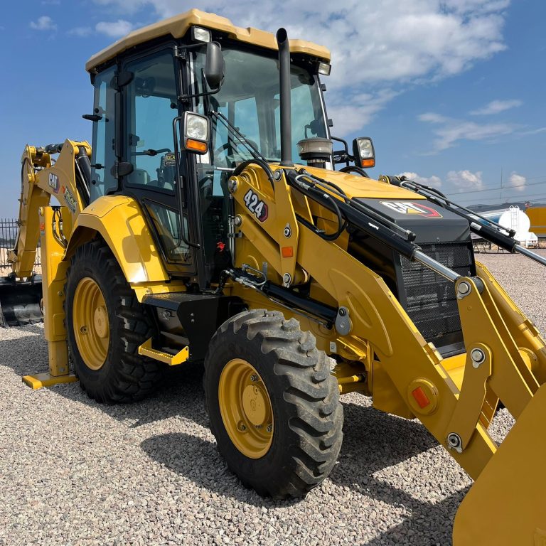 Retroexcavadora Caterpillar 424 Año 2024 c/kit para martillo – 0379 ...