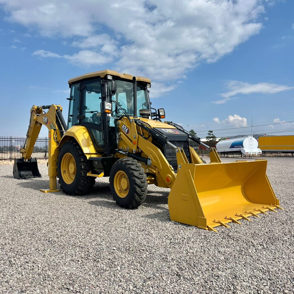 Retroexcavadora Caterpillar 424 Año 2024 c/kit para martillo – 0379 ...