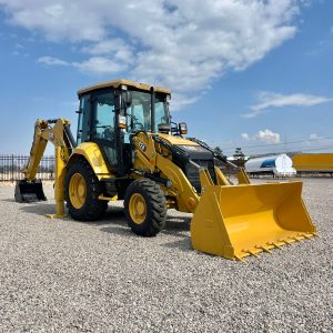 Retroexcavadora Caterpillar 424 Año 2024 c/kit para martillo – 0379 A259