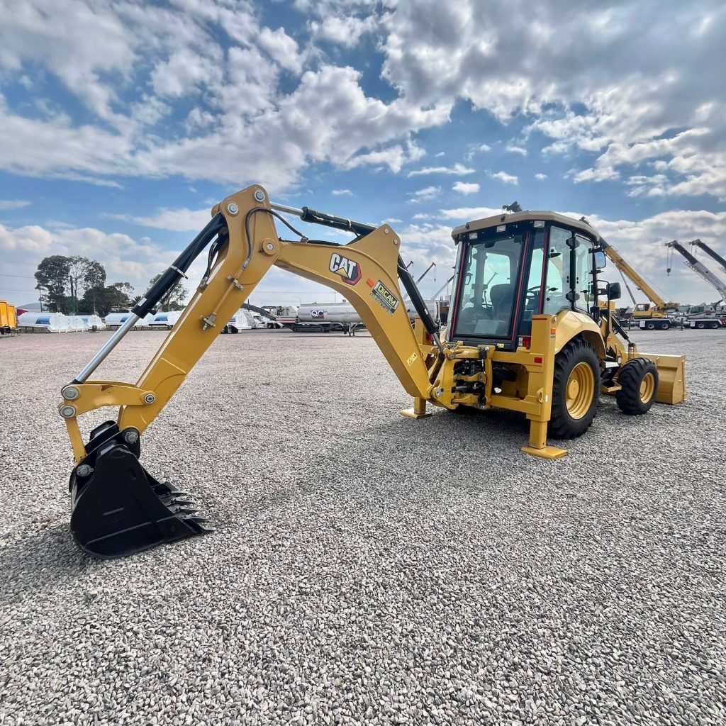 Retroexcavadora Caterpillar 424 Año 2024 c/kit para martillo – 0379 ...