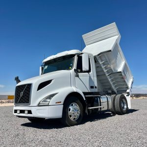 Camión Rabón Volteo 7 Metros Volvo VNR Año 2019 - 7549 M202